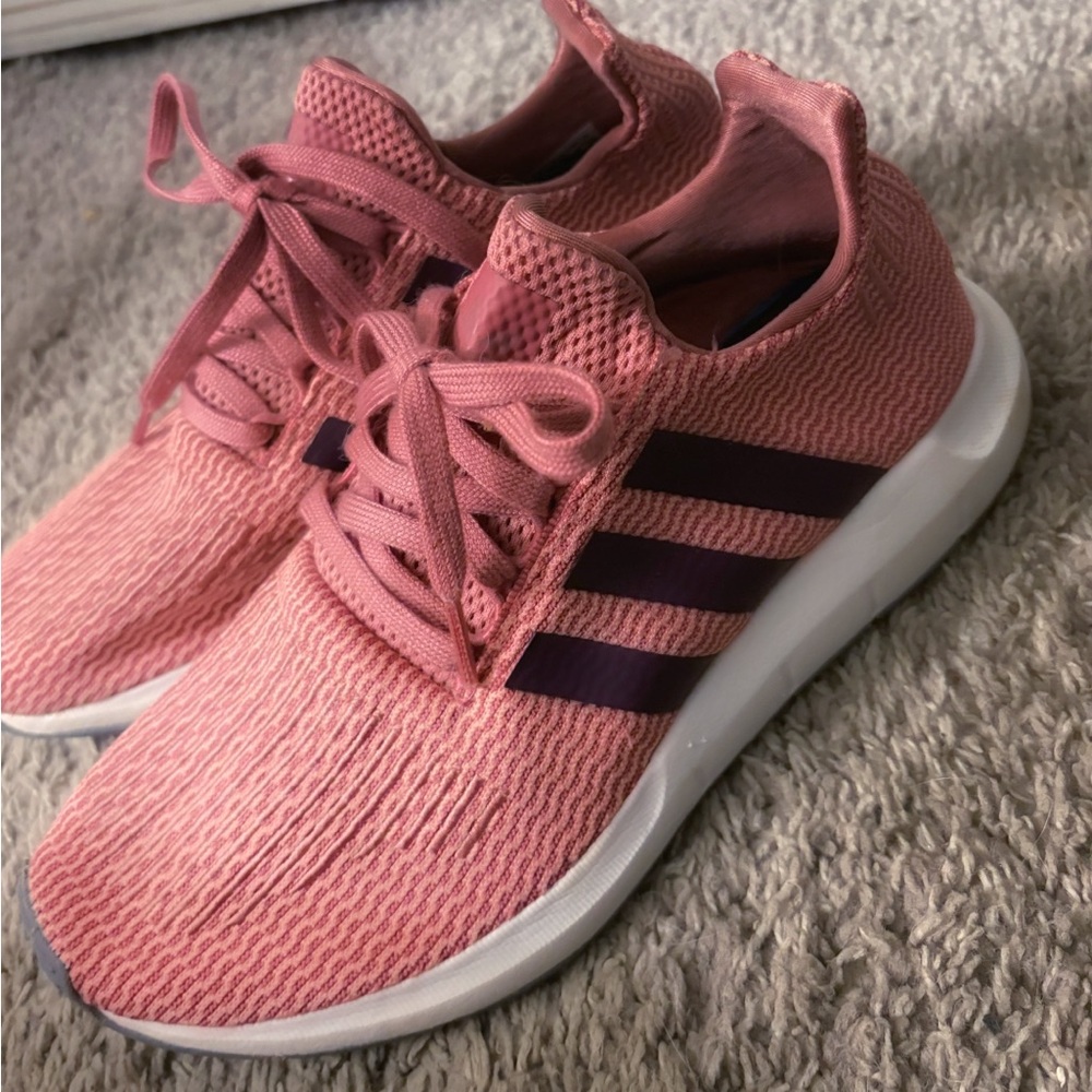 ADIDAS Swift Run Women’s Sneakers Size 7